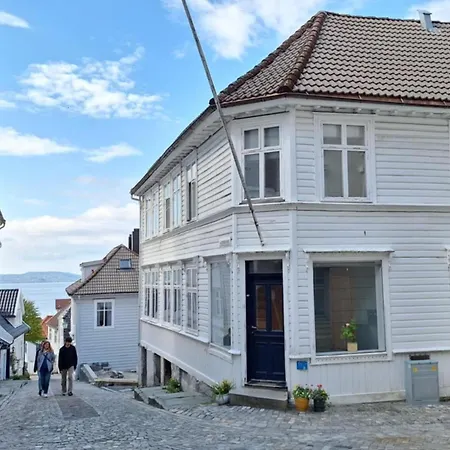 Super Cozy 3-bedroom In Picturesque Neigborhood Bergen